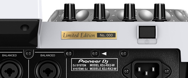 Pioneer(パイオニア) / XDJ-RX2-W 【rekordbox dj ライセンス付属】【数量限定カラー】 - USBメモリー、iPhone、Android 対応 DJコントローラー -【期間限定撥水ケースプレゼント】