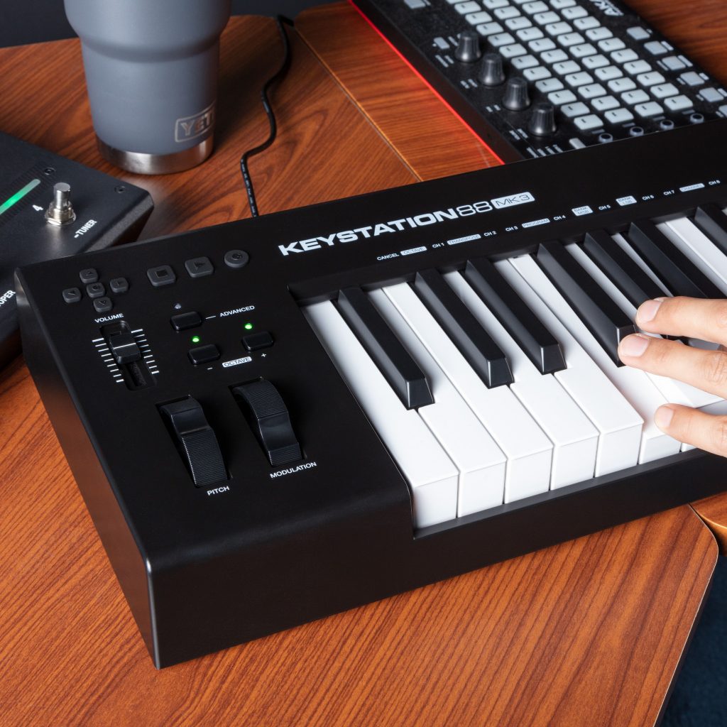 M-Audio：Keystationシリーズ、最新USB MIDIキーボードコントローラー