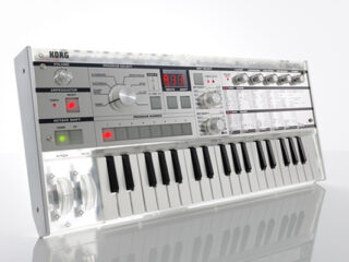 20周年記念モデル】「microKORG Crystal」スケルトンで