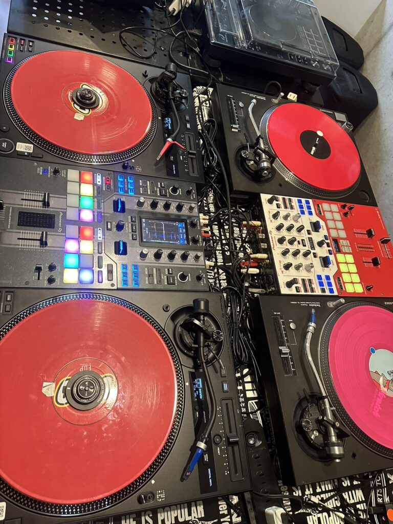 PLX-CRSS12とミキサーを並べたセットアップ