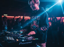 日本人DJがXDJ-RX3でプレイするシーン